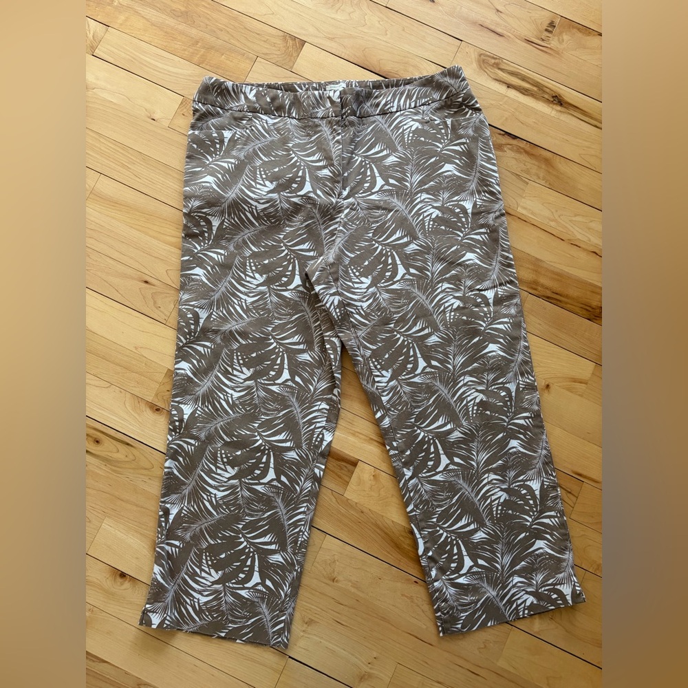 Talbots Signature cropped pants Brown and White Leaf Print size 16  tropical